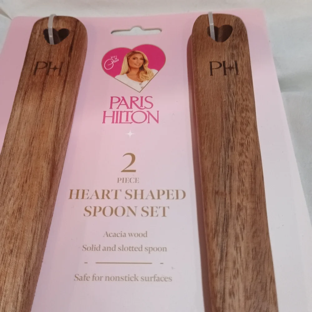 New Paris Hilton Brown Wooden Heart Shaped Spoon 2 Set